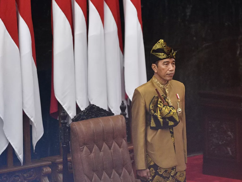 Presiden Joko Widodo dengan baju adat suku Sasak NTB menghadiri Sidang Bersama DPD-DPR di Kompleks Parlemen, Senayan, Jakarta, Jumat (16/8/2019). (ANTARA/Sigid Kurniawan).