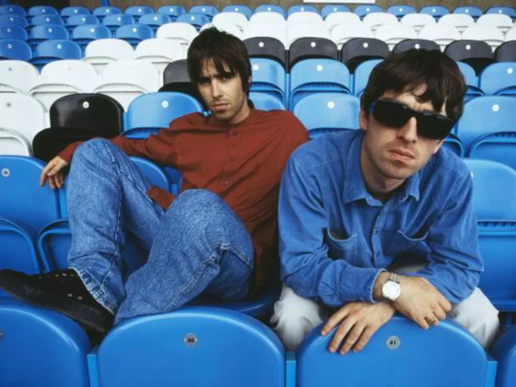Liam dan Noel Gallagher di Main Road Stadium Manchester City pada 1995/Twitter @90sfootball