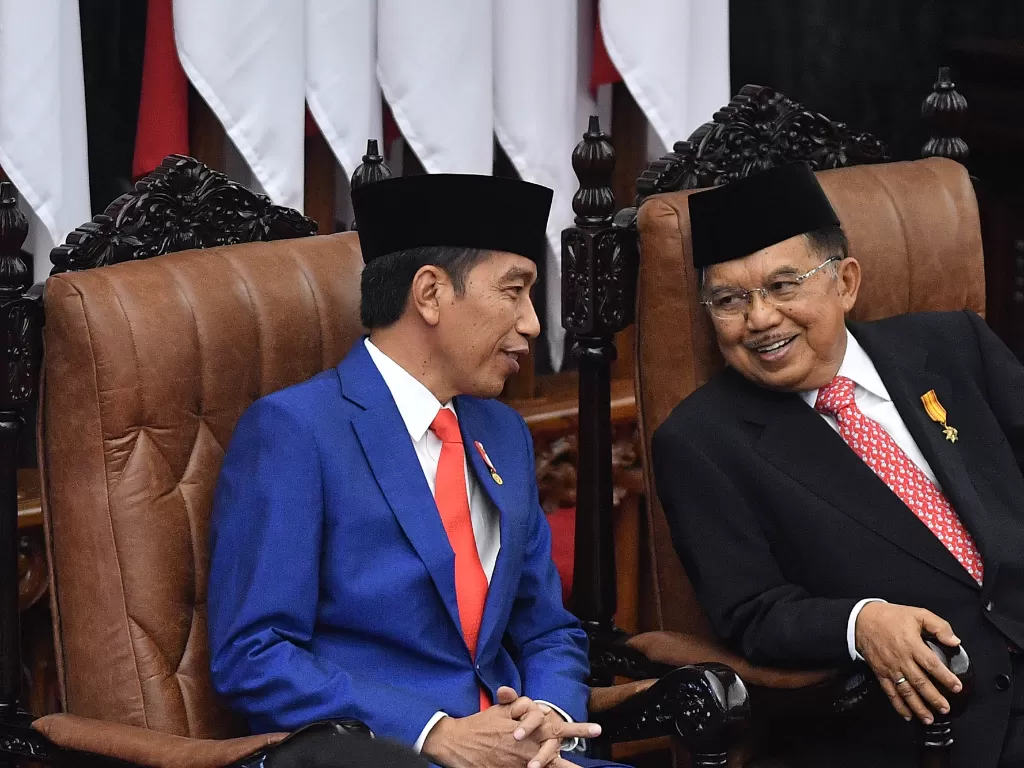 Presiden Joko Widodo (kiri) dan Wakil Presiden Jusuf Kalla menghadiri sidang Paripurna DPR di Kompleks Parlemen, Senayan, Jakarta, Jumat (16/8/2019) ANTARA FOTO/Sigid Kurniawan/pras.