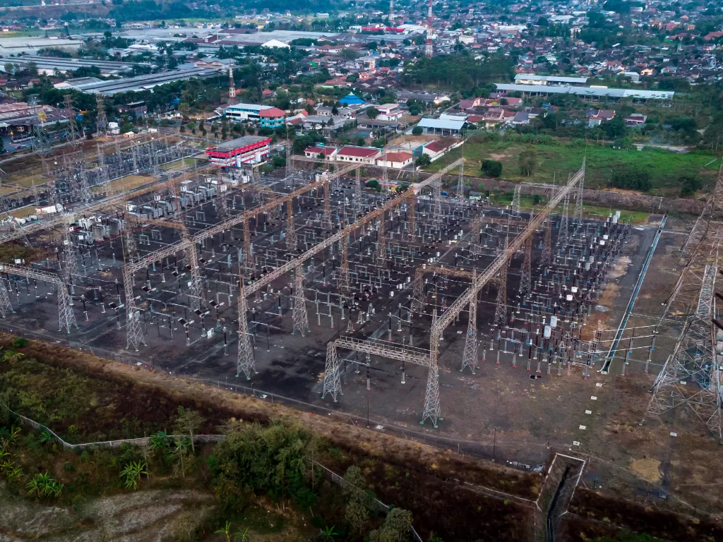 Foto udara suasana kompleks PT PLN (Persero) Pusat Pengatur Beban (P2B) Area Pengatur Beban (APB) Jateng-DIY di Ungaran, Kabupaten Semarang, Jawa Tengah, Senin (5/8/2019). ANTARA FOTO/Aji Styawan/aww