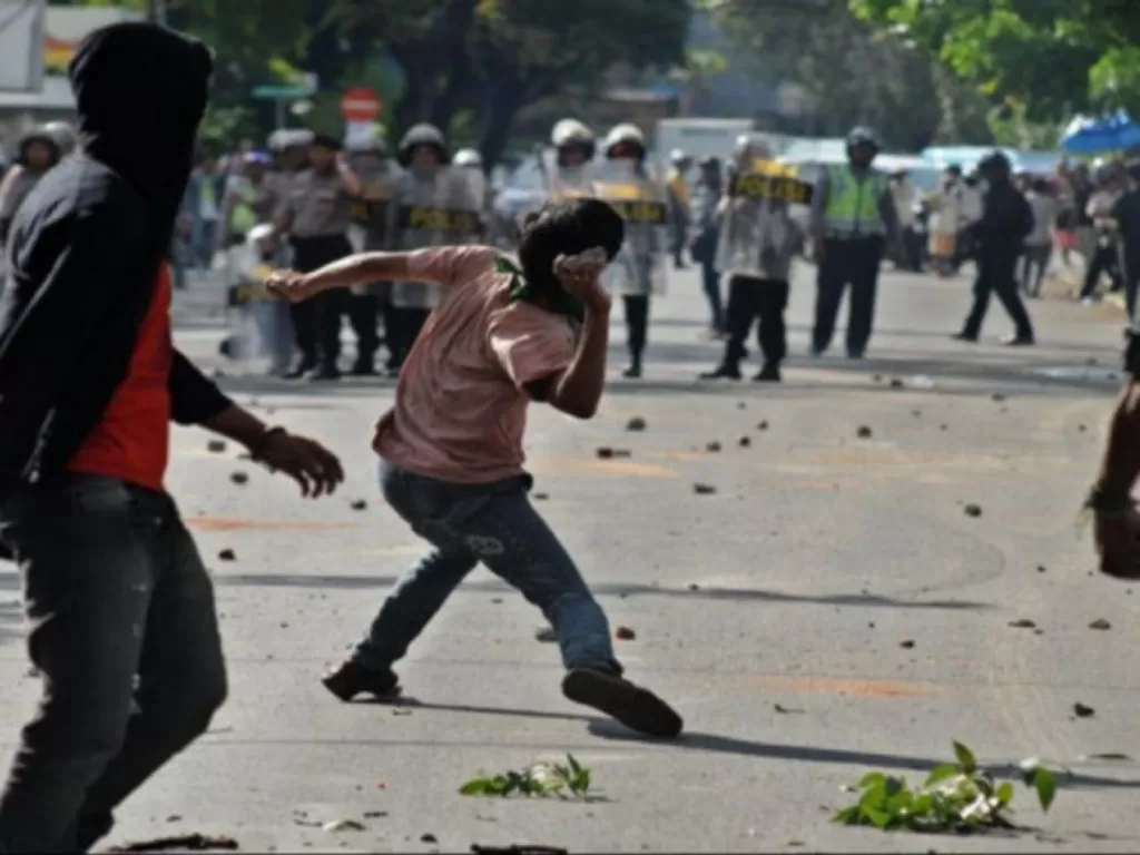 Ilustrasi bentrokan saat demo/Antara/Sahrul Manda Tikupadang.