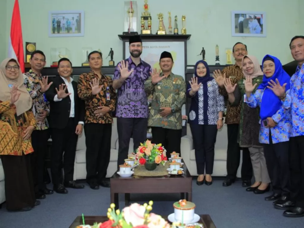 Kepala Bidang Politik dan Ekonomi Konsulat Jenderal (Konjen) Amerika Serikat (AS) di Surabaya Andrew Kelly melakukan kunjungan ke Kota Madiun, Jawa Timur. (Humas Pemkot Madiun)