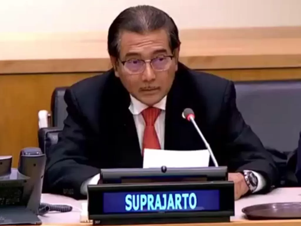 Mantan Dirut BRI Suprajarto saat memimpin rapat. (Bank Rakyat Indonesia)