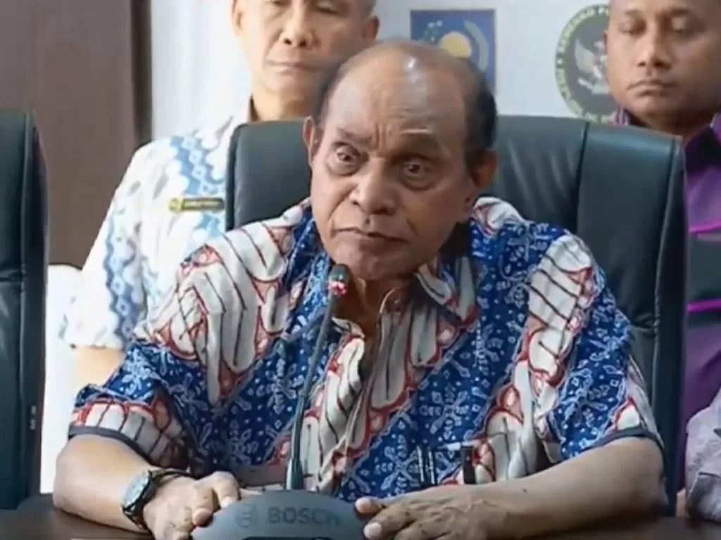 Tokoh senior Papua, Freddy Numberi. (YouTube/Screenshot)