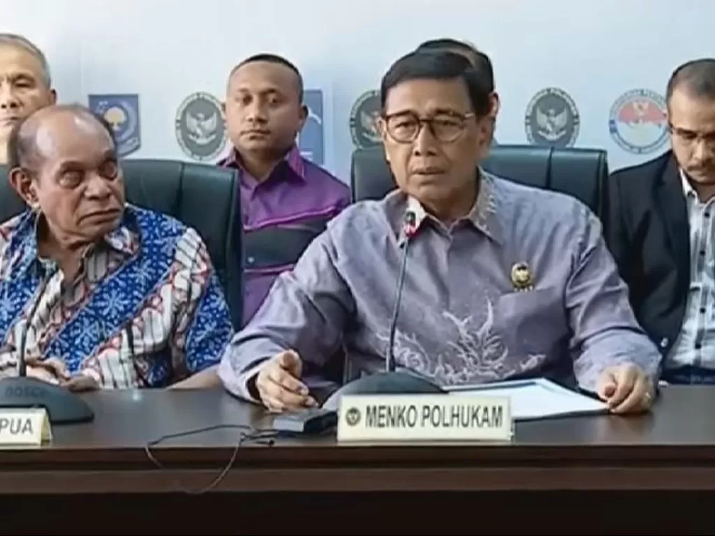 Menteri Koordinator Bidang Politik Hukum dan Keamanan Wiranto (kanan). (YouTube/Screenshot)