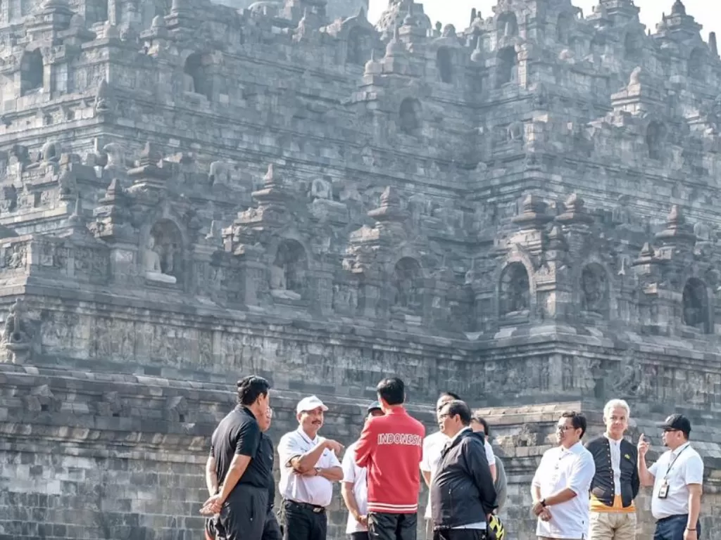 Presiden Joko Widodo saat mengunjungi Borobudur (Kemenpar)
