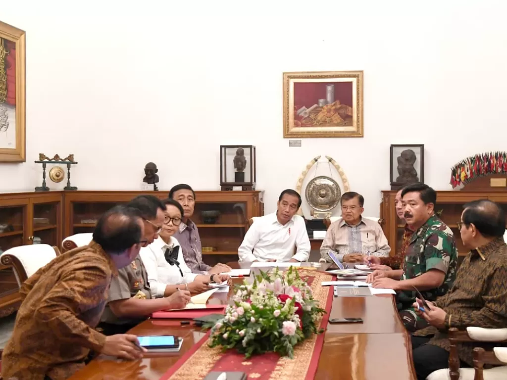 Presiden Joko Widodo saat melakukan rapat terbatas soal Papua (Sekretariat Presiden)