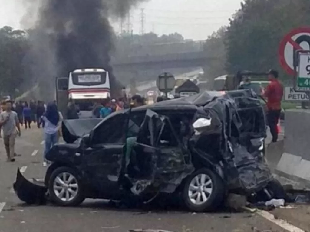 Kecelakaan beruntun terjadi di ruas tol Cipularang KM 91 arah Jakarta pada Senin (2/9). (Via Antara)