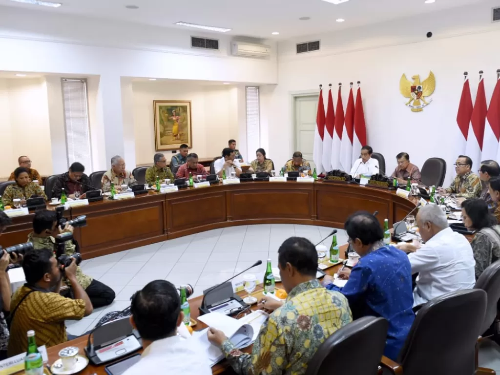 Presiden Jokowi saat memimpin rapat terbatas kabinet (Muchlis Jr - Biro Pers Sekretariat Presiden)