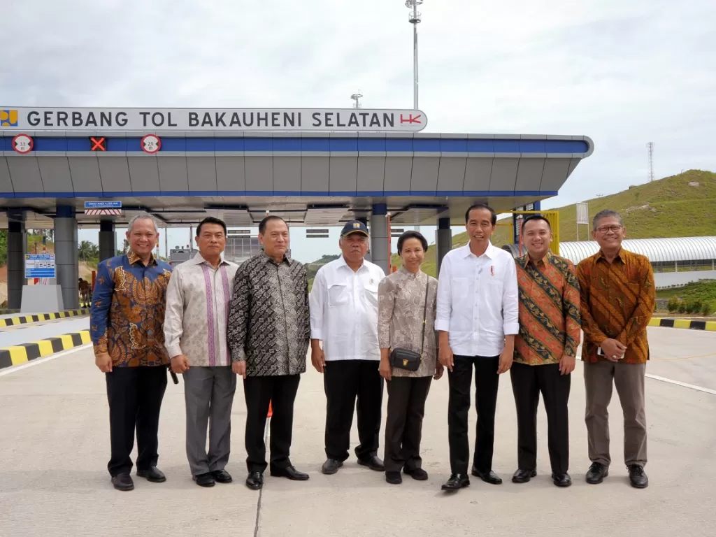 Presiden Joko Widodo saat meresmikan Tol Bakauheni. (Hutama Karya) 