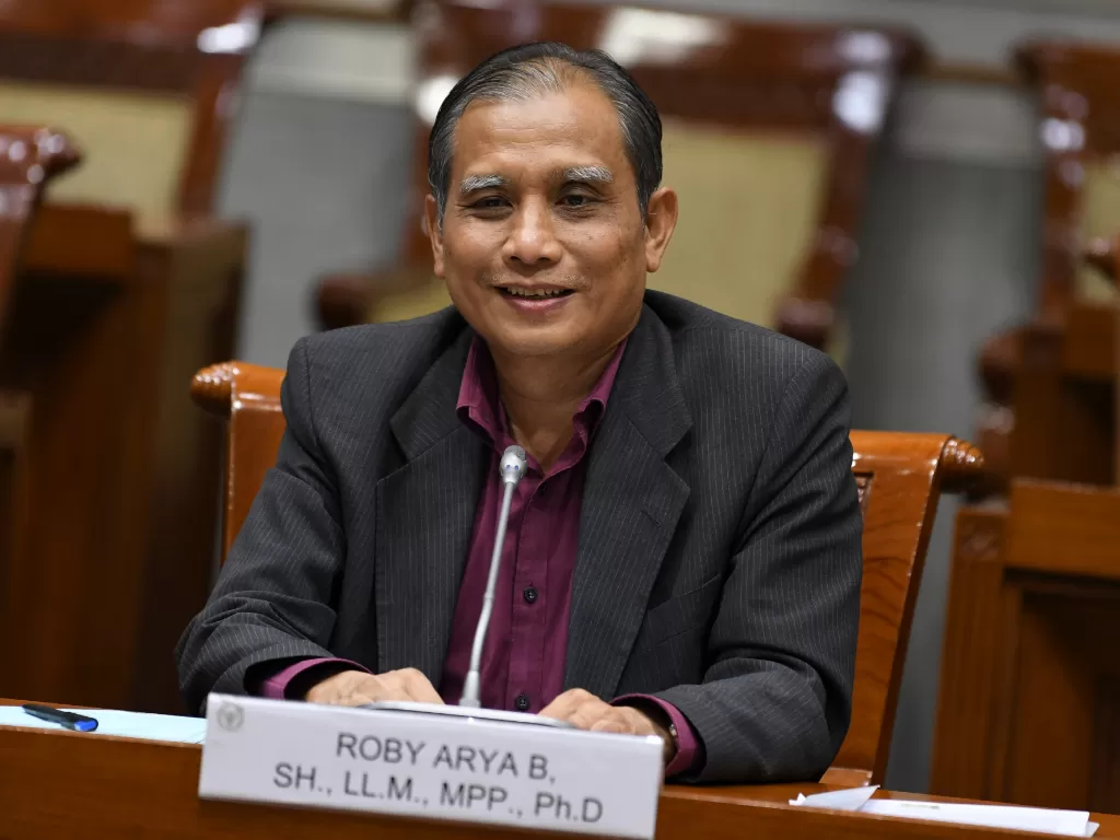  Calon pimpinan Komisi Pemberantasan Korupsi (KPK) Roby Arya B menjalani uji kepatutan dan kelayakan di ruang rapat Komisi III DPR, Senayan, Jakarta, Kamis (12/9). (Antara/Nova Wahyudi)