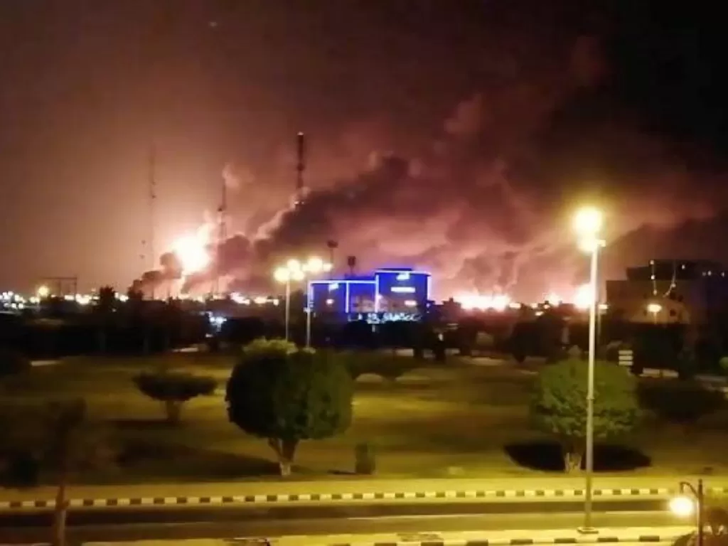Kebakaran di pabrik minyak Aramco di Abqaiq, Arab Saudi. (Reuters/Arabnews)