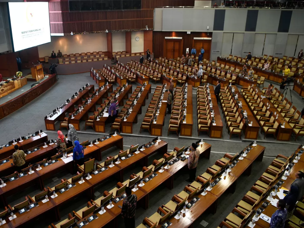 DPR dijadwalkan bakal mengesahkan lima pimpinan terpilih KPK pada rapat paripurna, di Kompleks Parlemen, Senin (16/9) siang (Antara/Puspa Perwitasari).