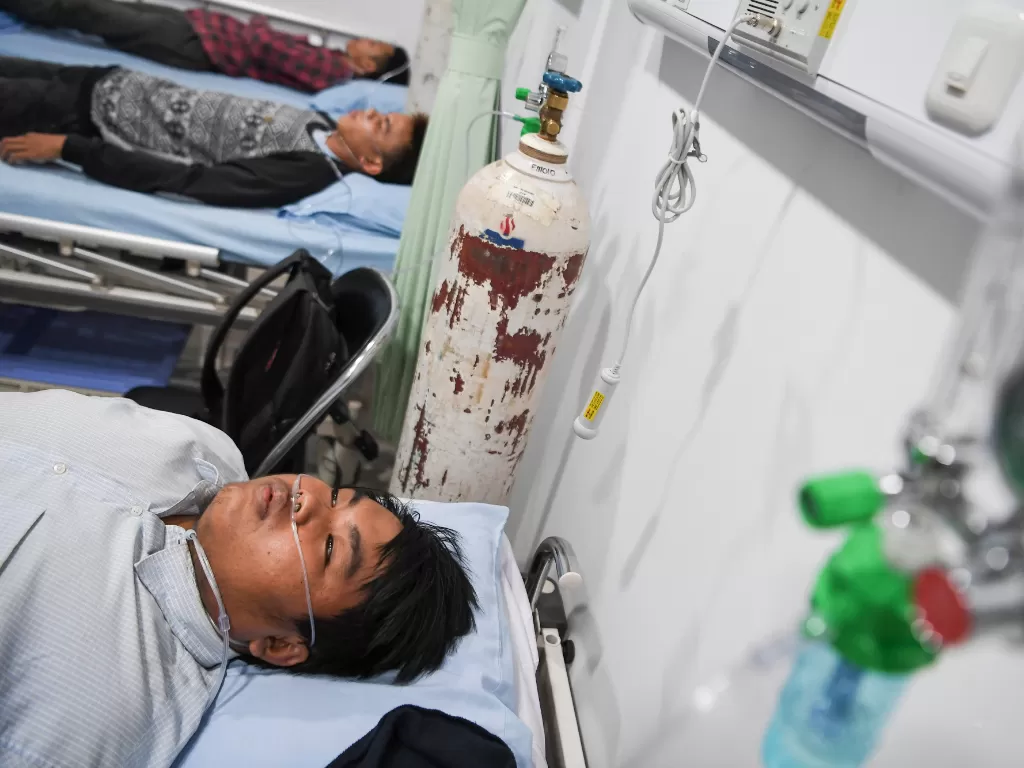 Pasien mendapatkan oksigen saat perawatan di Rumah Oksigen RSUD Doris Sylvanus, Palangka Raya, Kalimantan Tengah. (Antara/Hafidz Mubarak)