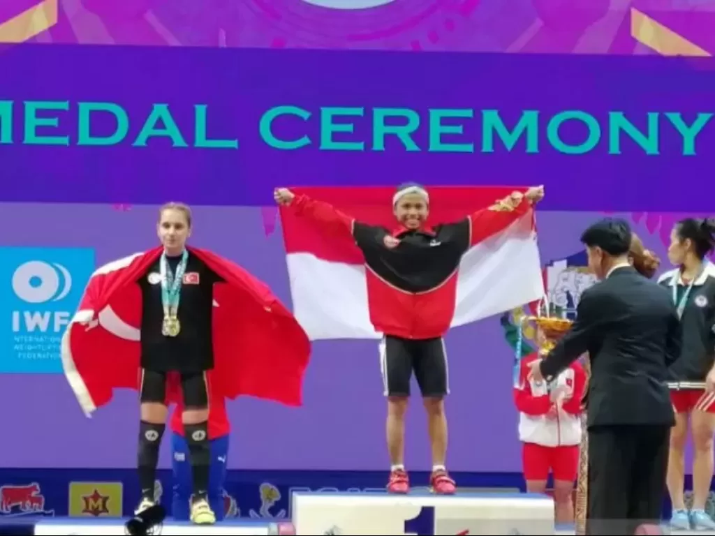 Lifter Indonesia, Lisa Setiawati berhasil merebut emas di Kejuaraan Dunia Angkat Besi. (PB PABBSI)