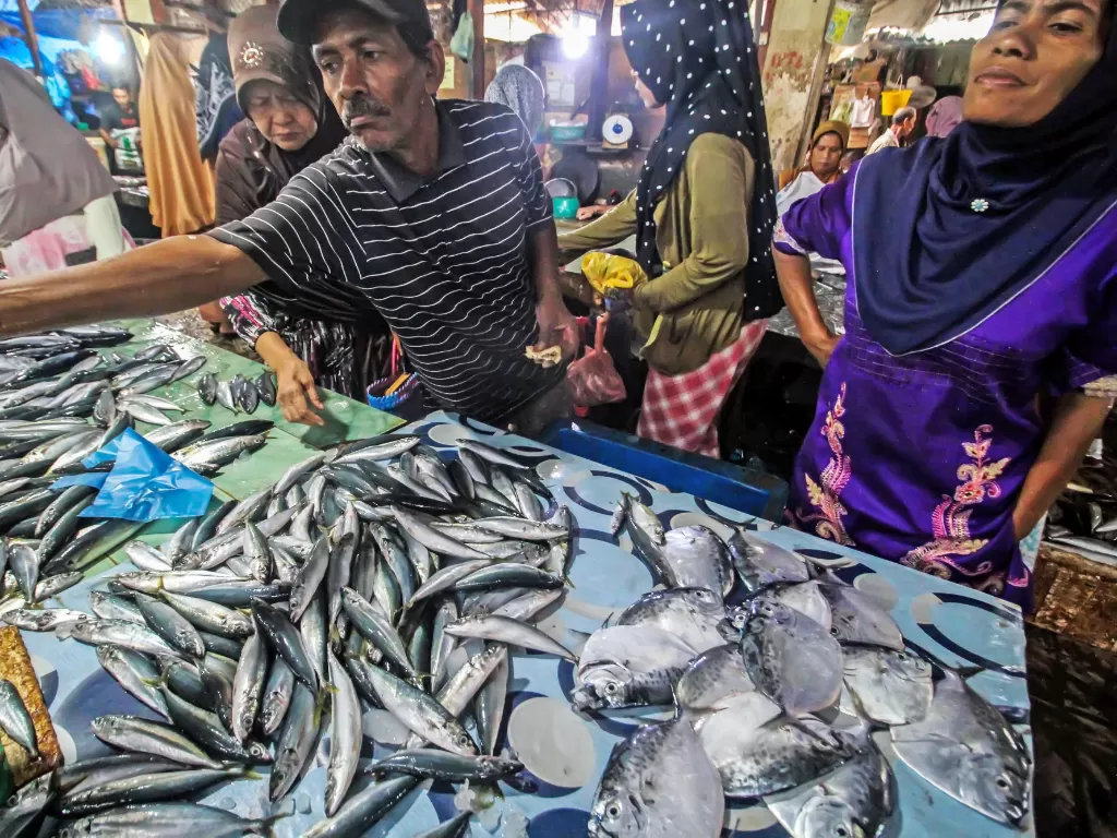 Kenaikan harga ikan laut di Pasar Impres Lhokseumawe, Aceh. (Antara/Rahmad)