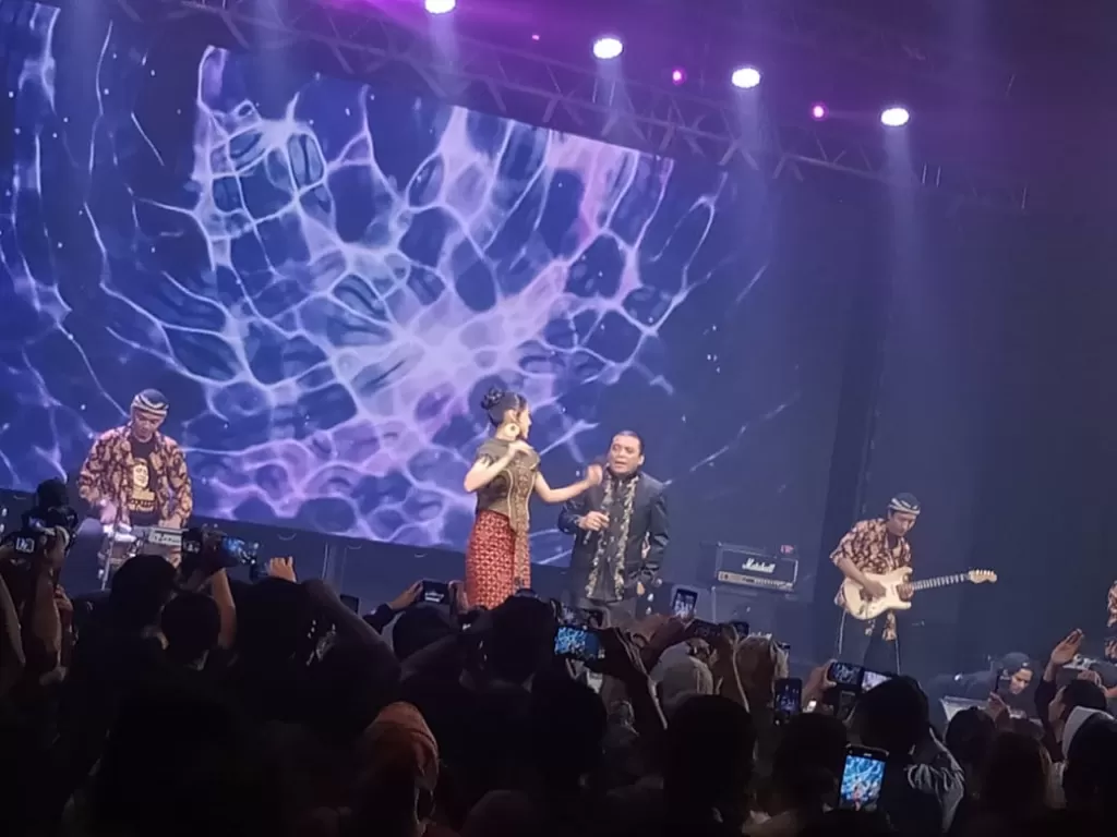 Didi Kempot duet dengan Sisca 'JKT48' di Konangan Concert, Jumat (20/9) malam (Riki Noviana)