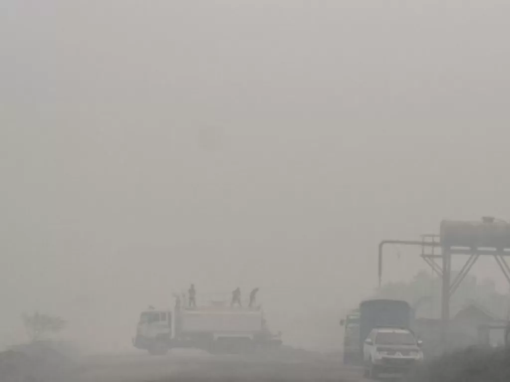 Kota Pekanbaru yang diselimuti kabut asap. (Antara/Rony Muharrman)