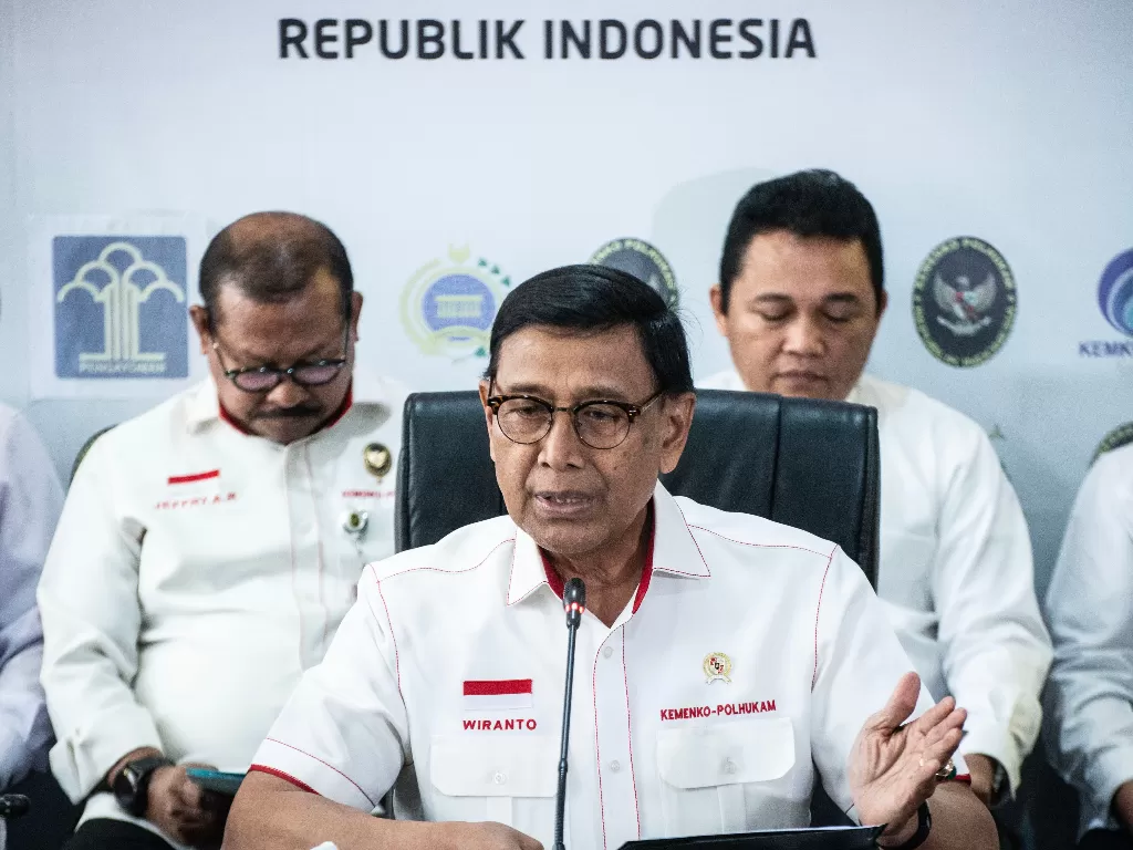 Menkopolhukam, Wiranto, memberikan keterangan pers terkait revisi UU KPK di Jakarta, Rabu (18/9). (Antara/Aprillio Akbar).