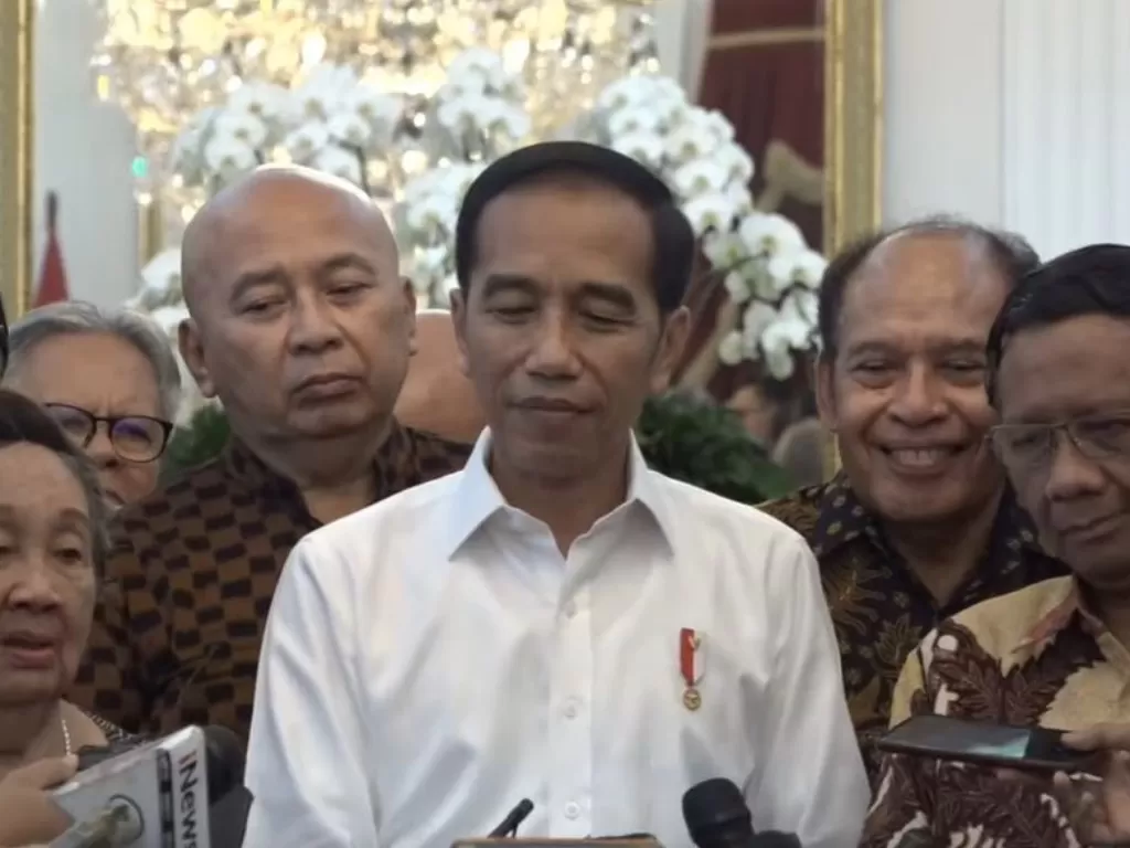 Presiden Joko Widodo memberikan keterangan pers setelah bertemu para tokoh nasional di Istana Negara, Jakarta, Kamis (26/9). (Screenshot YouTube/@Sekretariat Presiden)