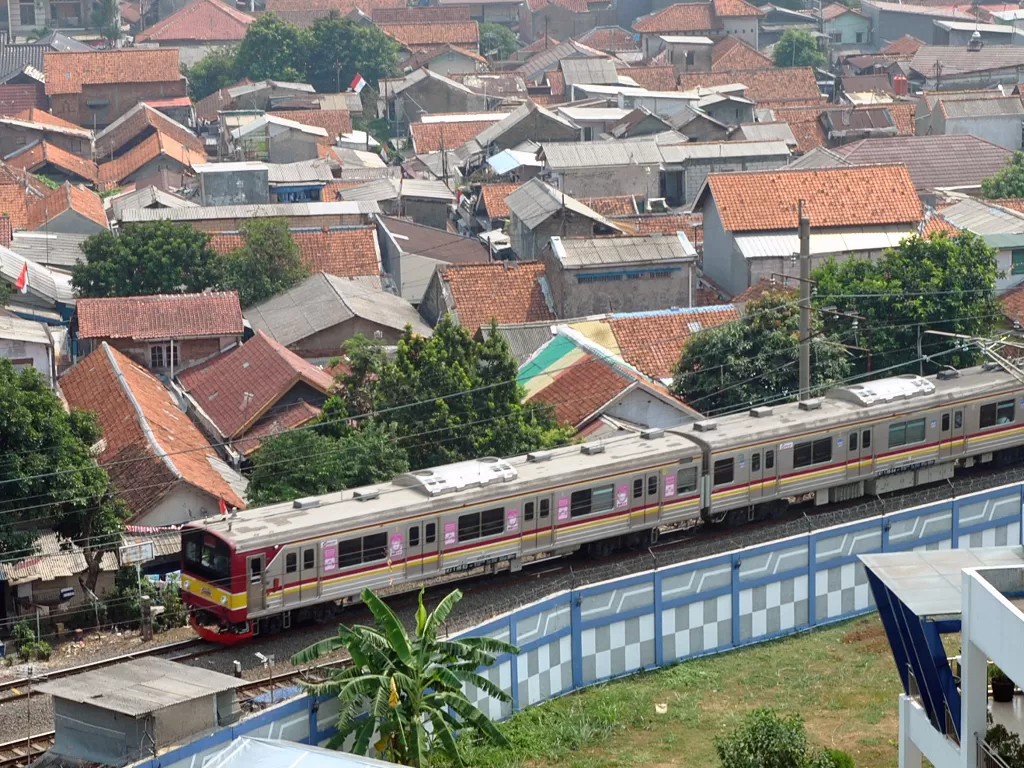 Ilustrasi KRL Commuter Line (Antara/Arif Firmansyah). 
