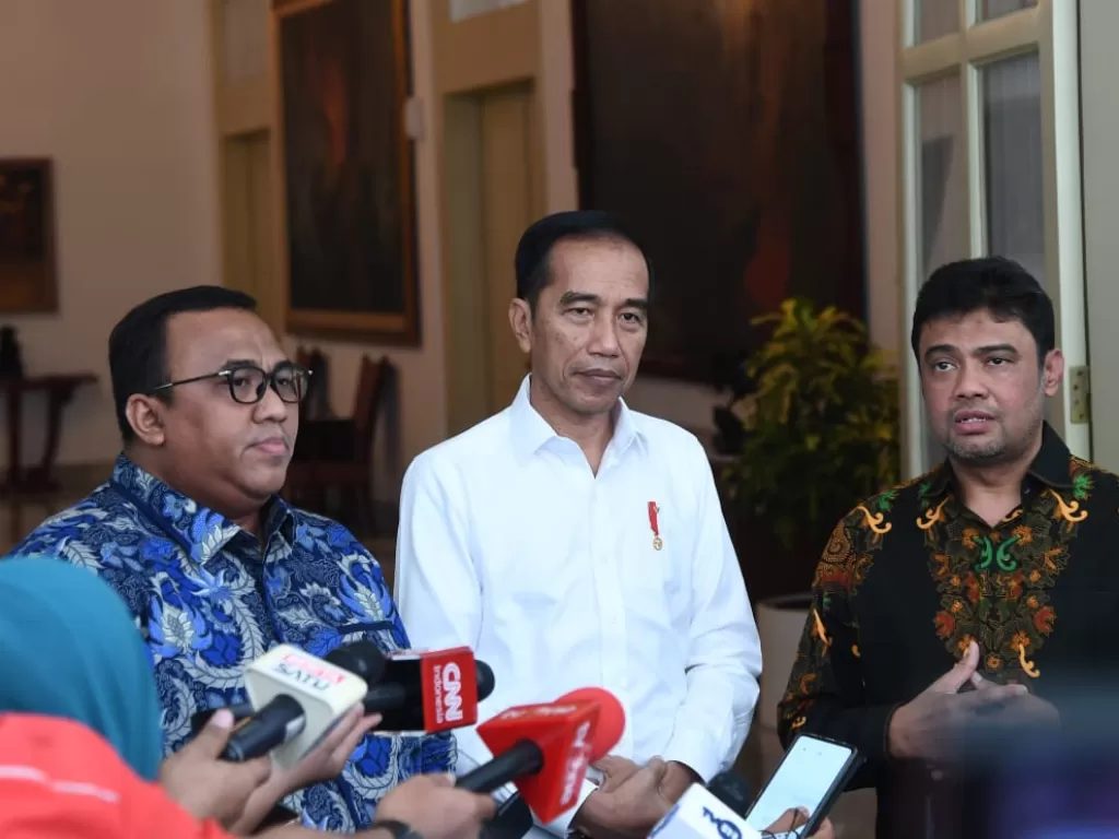 Presiden Joko Widodo bertemu dua pimpinan buruh membahas RUU Ketenagakerjaan di Istana Bogor, Senin (30/9). (Setpres/Rusman).