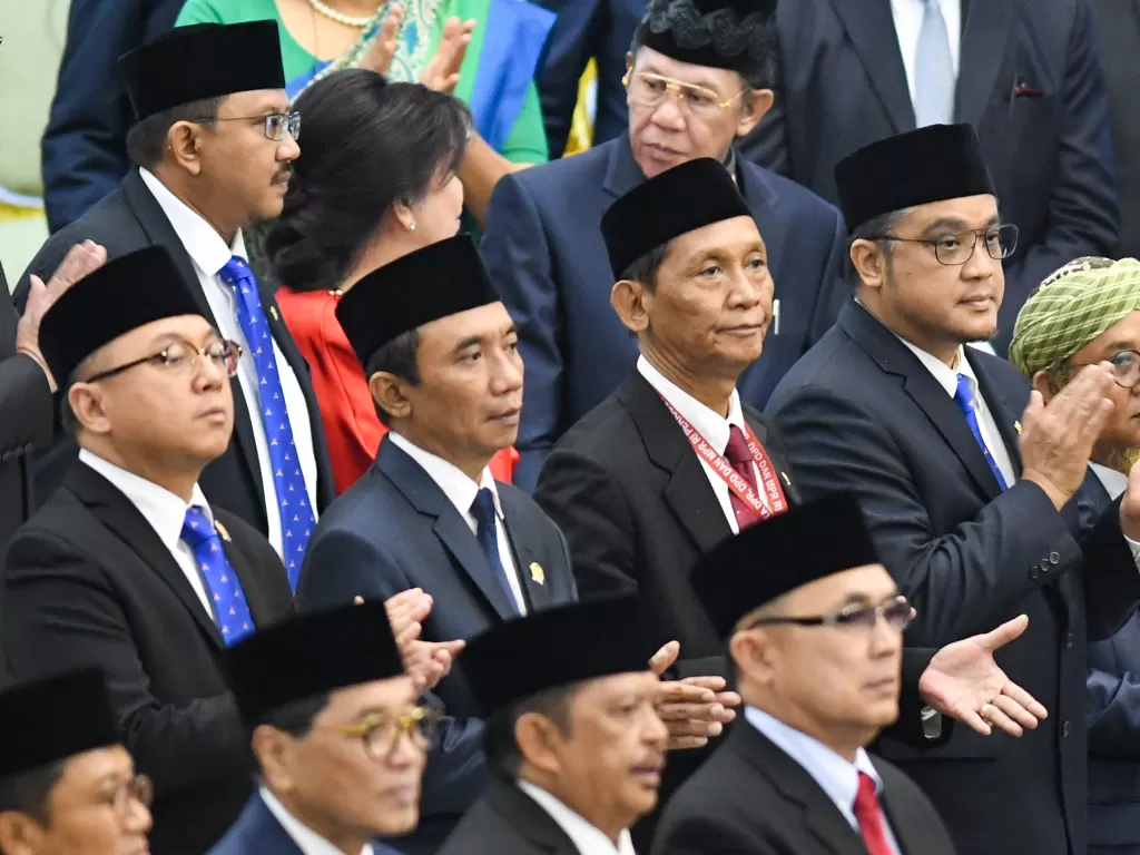 Anggota Dewan Perwakilan Rakyat (DPR) periode 2019-2024 saat pelantikan di Kompleks Parlemen Senayan, Jakarta, Selasa (1/10). (Antara/M Risyal Hidayat)