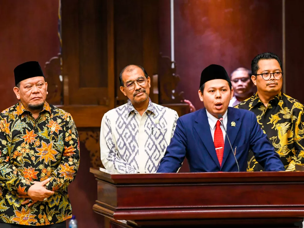 La Nyalla Mahmud Mattalitti (kiri), Nono Sampono (kedua kiri), Sultan Bachtiar Najamuddin (kedua kanan), dan Mahyudin (kanan) memaparkan visi dan misi saat pencalonan ketua pada sidang paripurna DPD di kompleks Parlemen, Senayan, Jakarta, Selasa (1/10/201