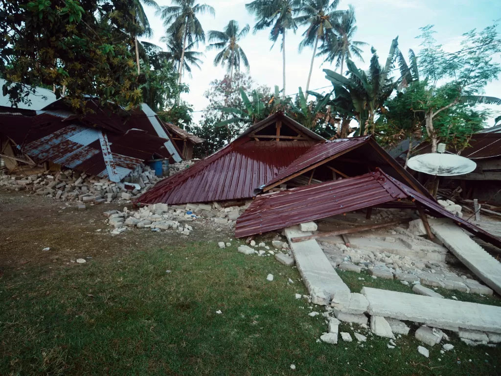 Sejumlah bangunan rusak akibat gempa di Maluku. (Antara/Ella de Fretes)