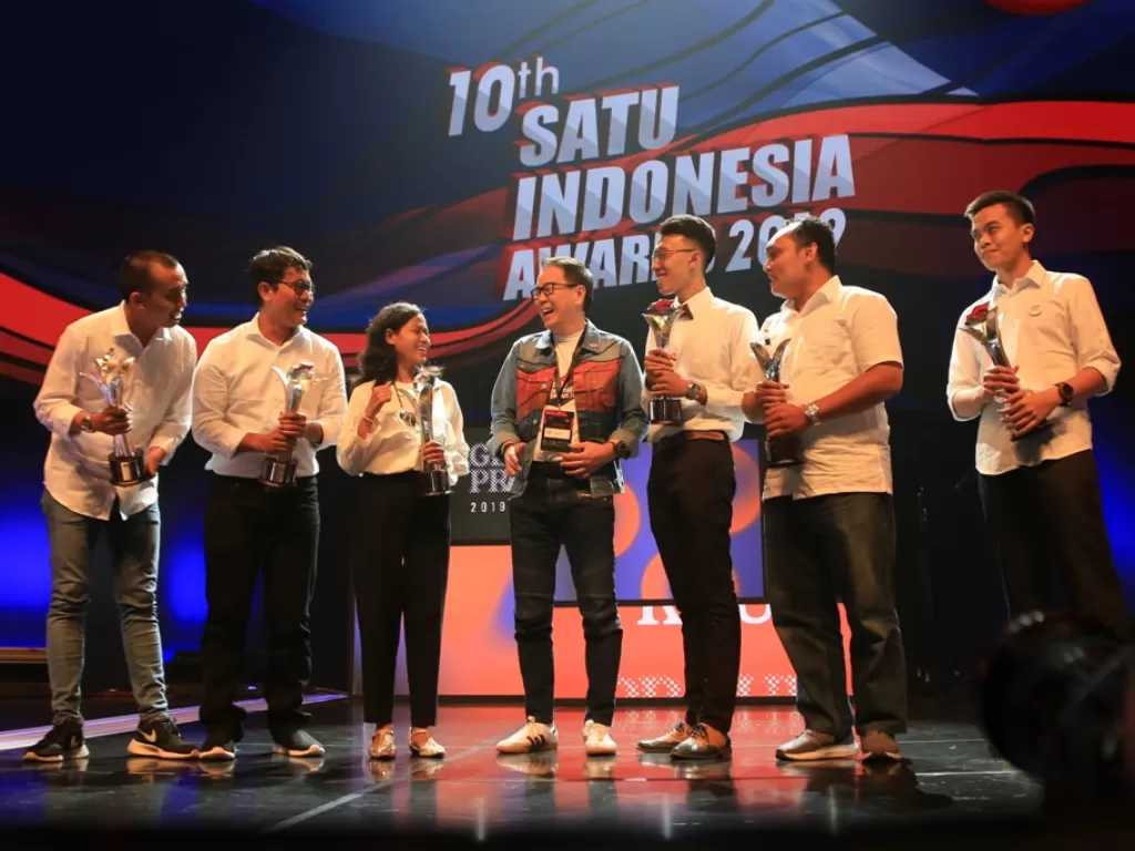 Peraih Satu Indonesia Awards 2019 dengan Presiden Direktur Astra, Astra Prijono Sugiarto (tengah) Dok. Astra International