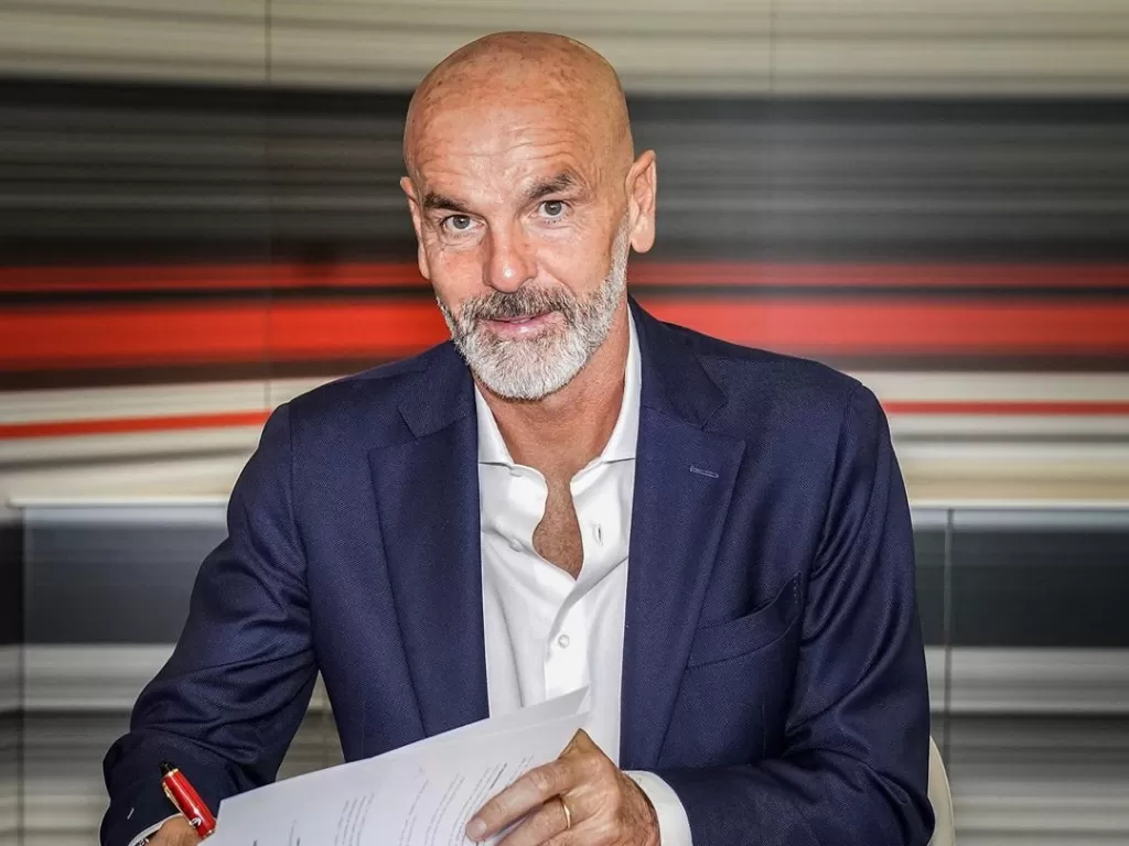 Stefano Pioli sudah punya rencana pemain yang akan didatangkan pada bursa transfer mendatang. (Instagram/@acmilan)