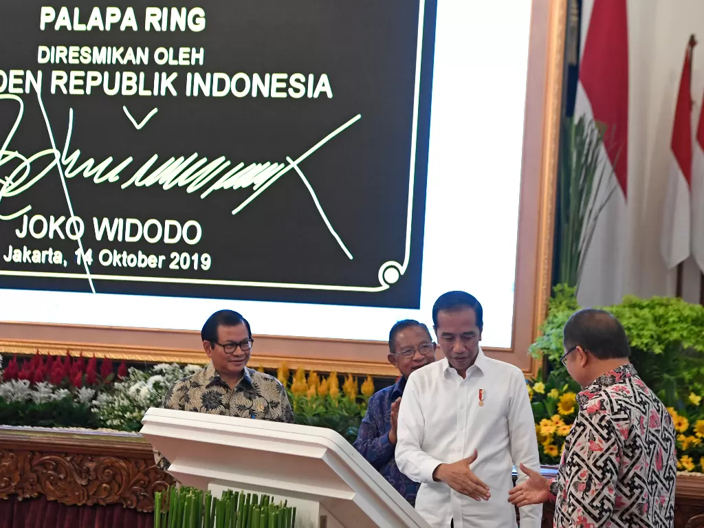 Presiden Jokowi meresmikan Palapa Ring (ANTARA FOTO/Puspa Perwitasari/foc)