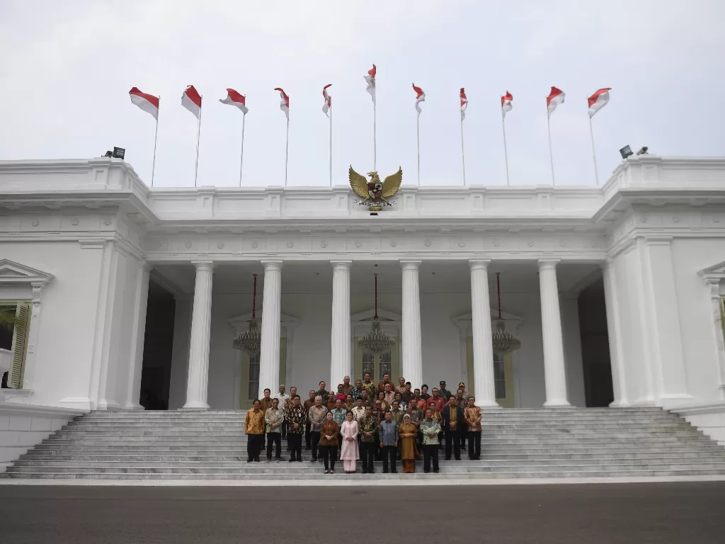 Momen perpisahan kabinet Jokowi-Jusuf Kalla, di Istana Merdeka, Jakarta, Jumat (18/10). Saat ini Jokowi bakal mengumumkan susunan kabinetnya (Antara/Akbar Nugroho Gumay)