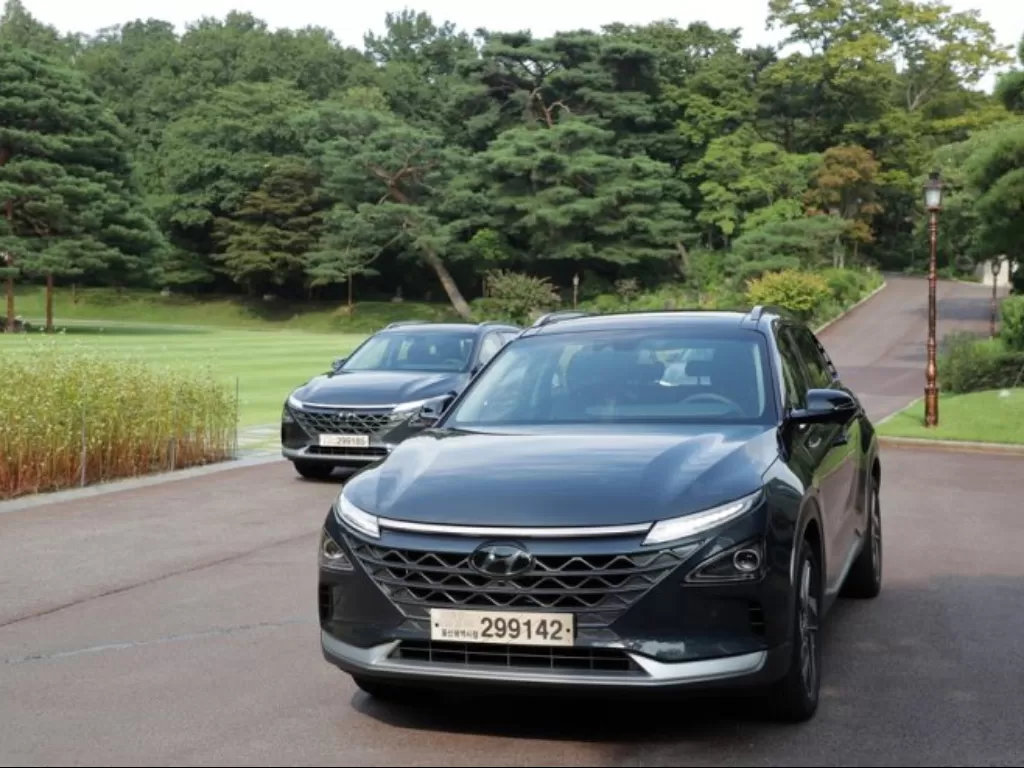 Presiden Korea Selatan Moon Jae-in menuju Cheong Wa Dae dengan mobil hidrogennya. (The Korea Times)