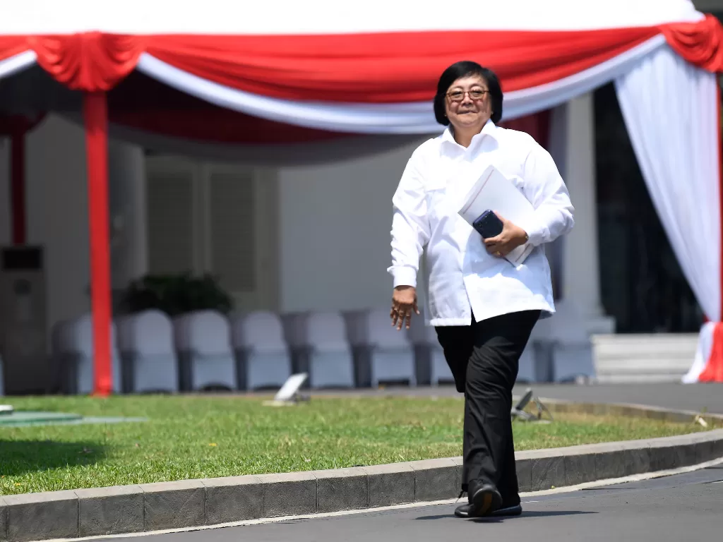 Politisi partai Nasdem yang juga mantan Menteri Kehutanan dan Lingkungan Hidup Siti Nurbaya tiba di Kompleks Istana Kepresidenan di Jakarta, Selasa (22/10/2019).(ANTARA FOTO/Puspa Perwitasari/pras)