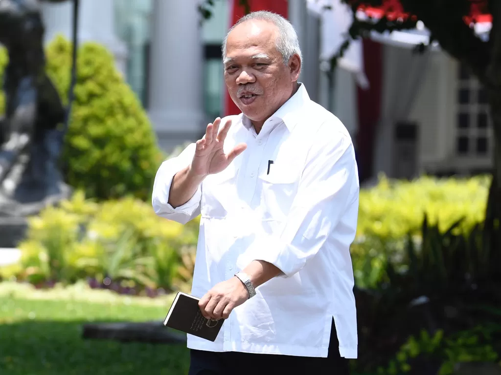 Menteri PUPR 2014-2019, Basuki Hadimuljono, tiba di Kompleks Istana Kepresidenan di Jakarta, Selasa (22/10). (Antara/Puspa Perwitasari)