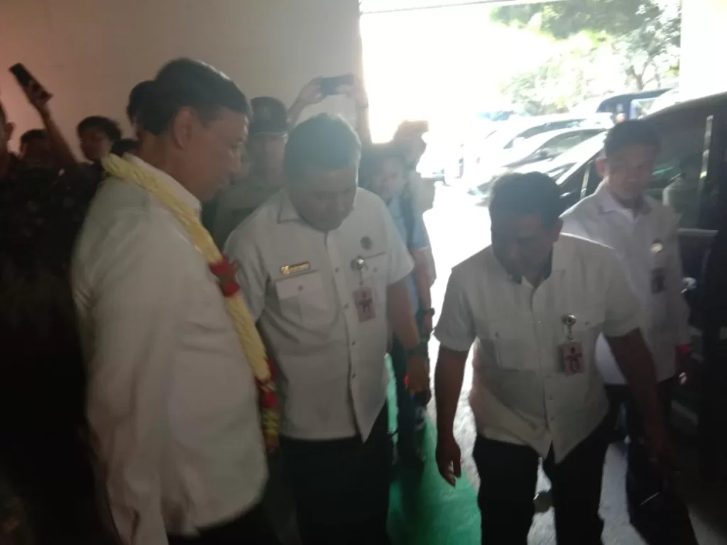 Wiranto saat meninggalkan kantor Kemenkopolhukam, Rabu (23/10). (Dok.Indozone/Mula Akmal)