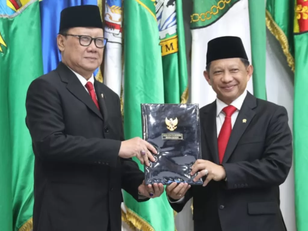 Acara serah terima jabatan antara Menteri Dalam Negeri Kabinet Kerja Tjahjo Kumolo dengan Menteri Dalam Negeri Kabinet Indonesia Maju Tito Karnavian.(Puspen Kemendagri)