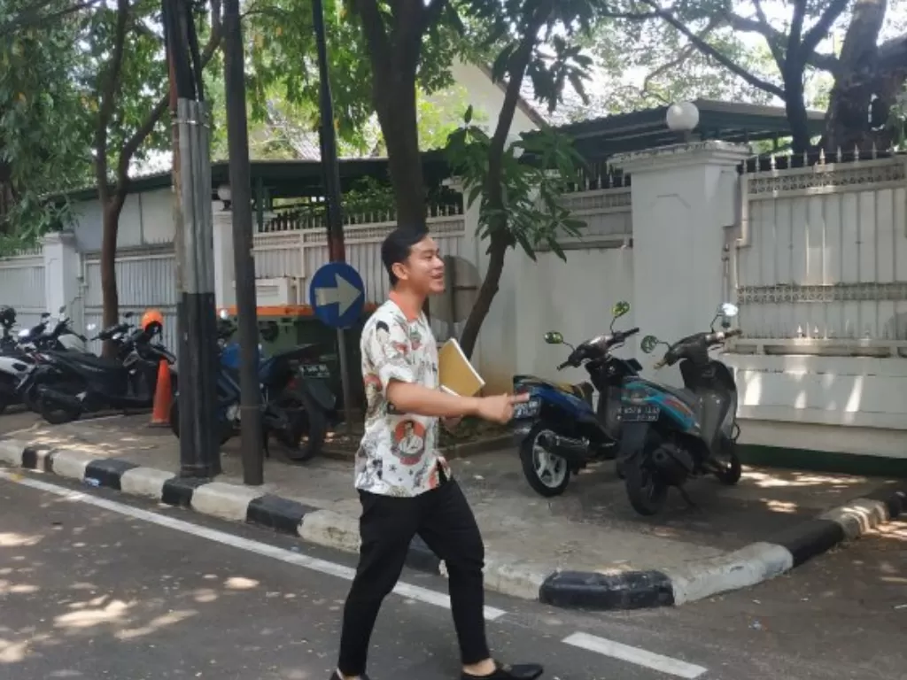  Gibran Rakabuming Raka sambangi kediaman Ketua Umum PDIP Megawati Soekarnoputri, di Jakarta, Kamis, (24/10/2019). (ANTARAFOTO/Boyke Ledy Watra)