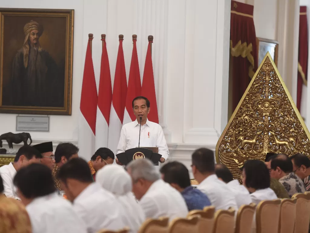 Presiden Jokowi memimpin sidang kabinet paripurna perdana di Istana Merdeka, Kamis (24/10). (Antara/Akbar Nugroho Gumay)