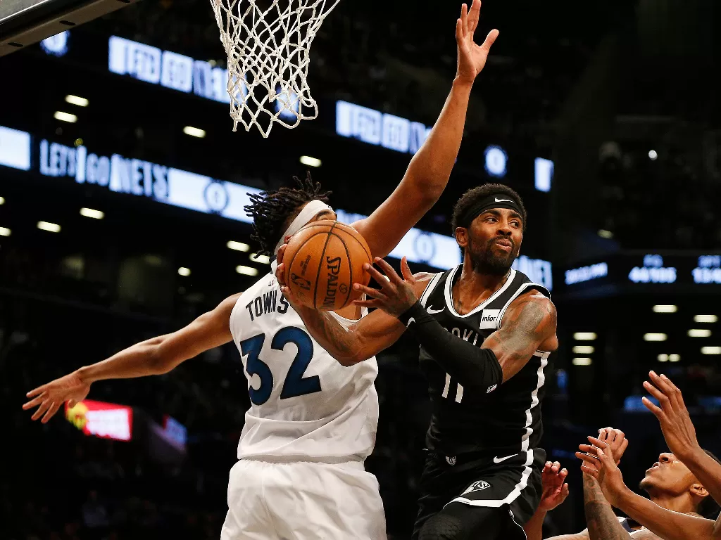 Guard Brooklyn Nets, Kyrie Irving (kanan). (Andy Marlin/USA Today Sports via Reuters)
