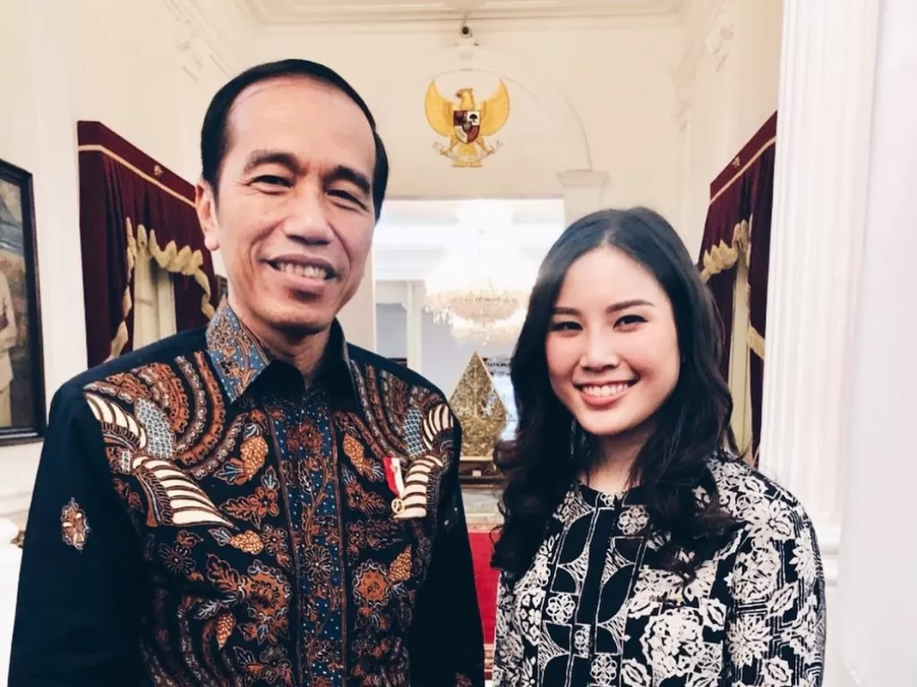Politisi muda Partai Perindo, Angela Tanoesoedibjo (kanan) bersama Presiden Joko Widodo. (Instagram/@ angelatanoesoedibjo)