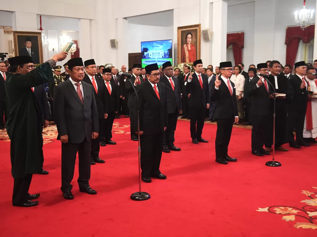 Sejumlah wakil menteri Kabinet Indonesia Maju mengucapkan sumpah saat dilantik di Istana Negara, Jakarta, Jumat (25/10/2019). (ANTARA FOTO/Akbar Nugroho Gumay/nz).
