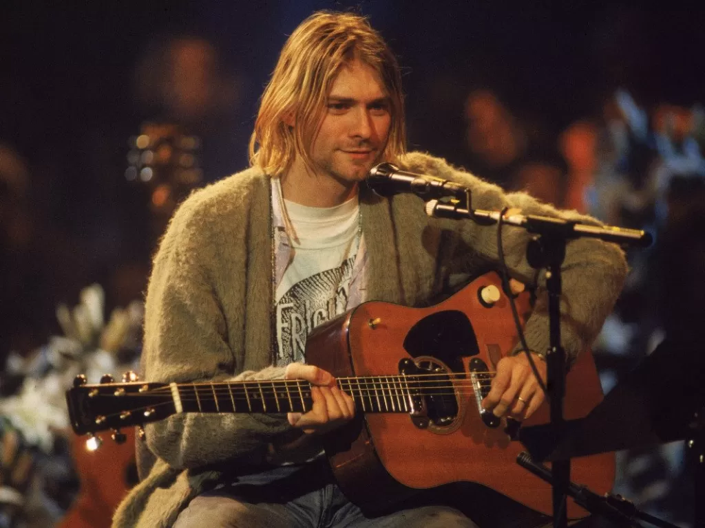 Kurt Cobain saat tampil di MTV Unplugged (Twitter @Nirvana)