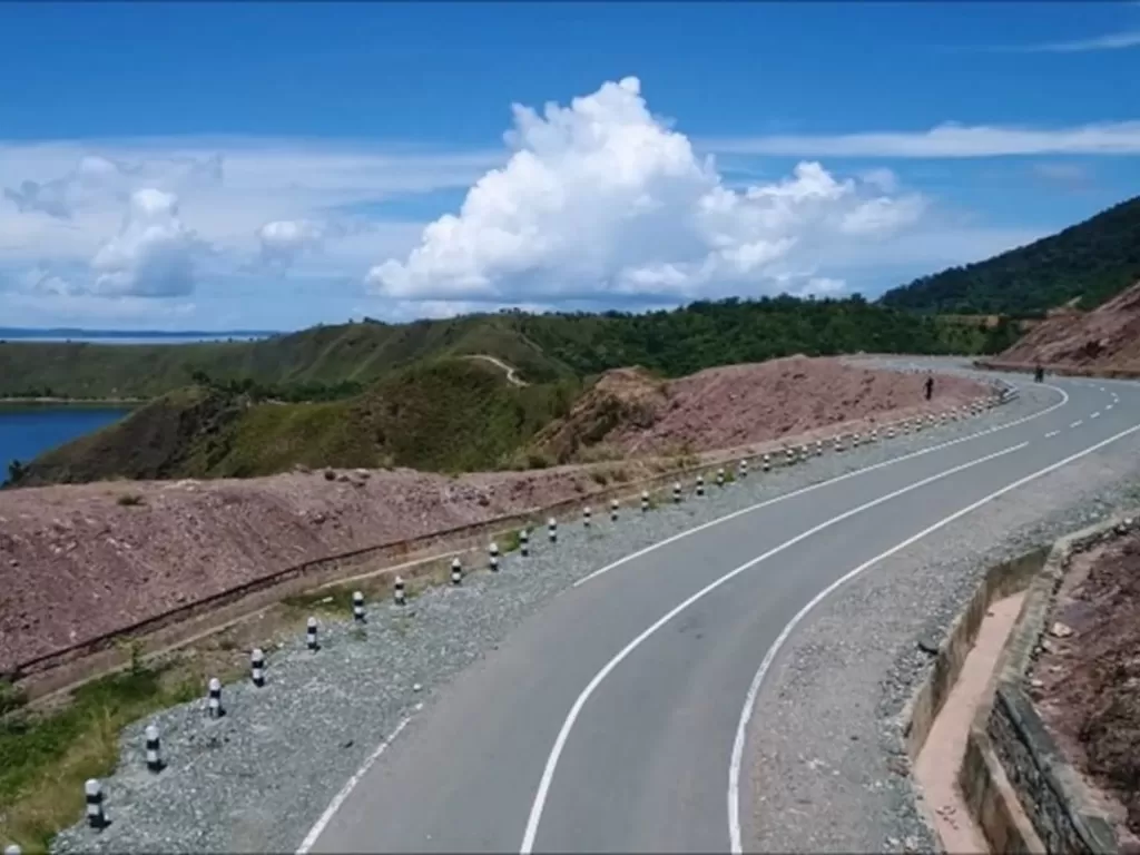 Jalan Trans Papua Barat. (Birkompu)