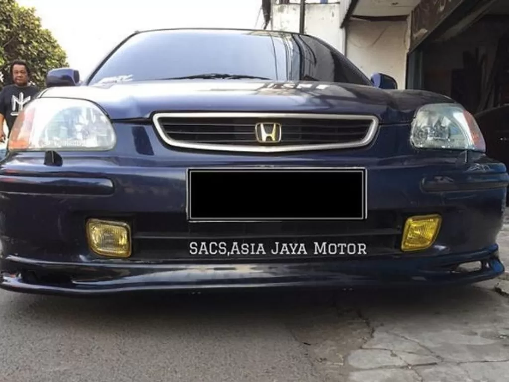 Mobil lawas Honda pakai lip spoiler baru (Asia Jaya Motor)