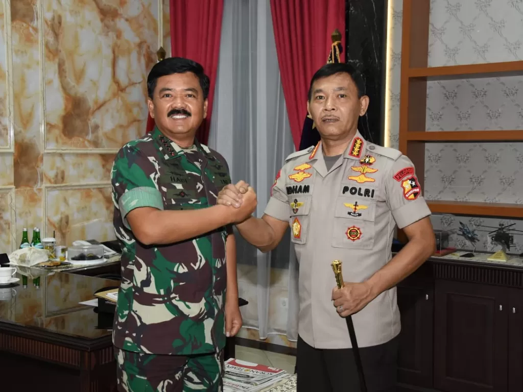 Panglima TNI saat menerima kunjungan Kapolri, Jumat (1/11). (Puspen TNI)
