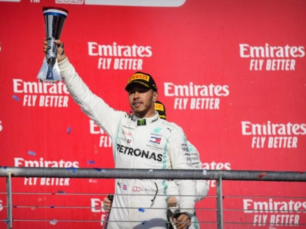 Lewis Hamilton rayakan kemenangannya dalam kejuaraan dunia keenam di Grand Prix Amerika Serikat. (Reuters/TODAY Sports/Jerome Miron)