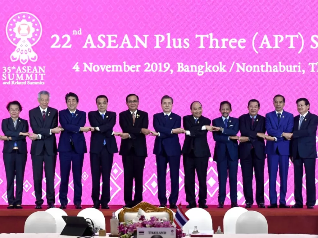 Presiden Jokowi menghadiri KTT ke-22 ASEAN Plus Three (APT) di Impact Exhibition and Convention Center, Bangkok, Thailand (Biro Pers Sekretariat Presiden/Rusman).