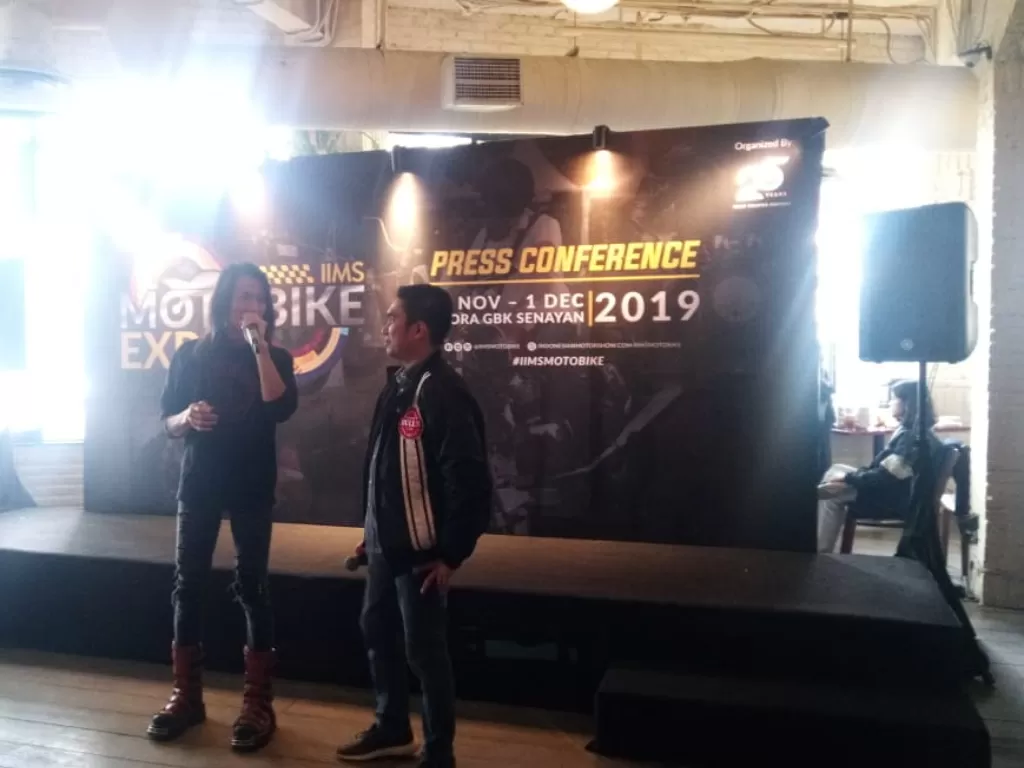 Presentasi Bingky dari Carburator Spring Workshop untuk aktivitas di IIMS Motobike 2019. (Wilfridus Kolo)